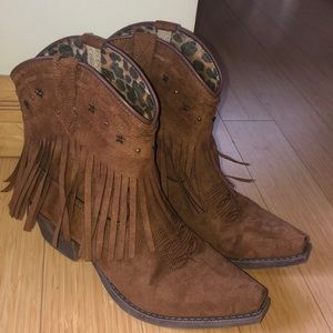 DINGO BROWN FRINGED COWBOY BOOTS - LIKE NEW!